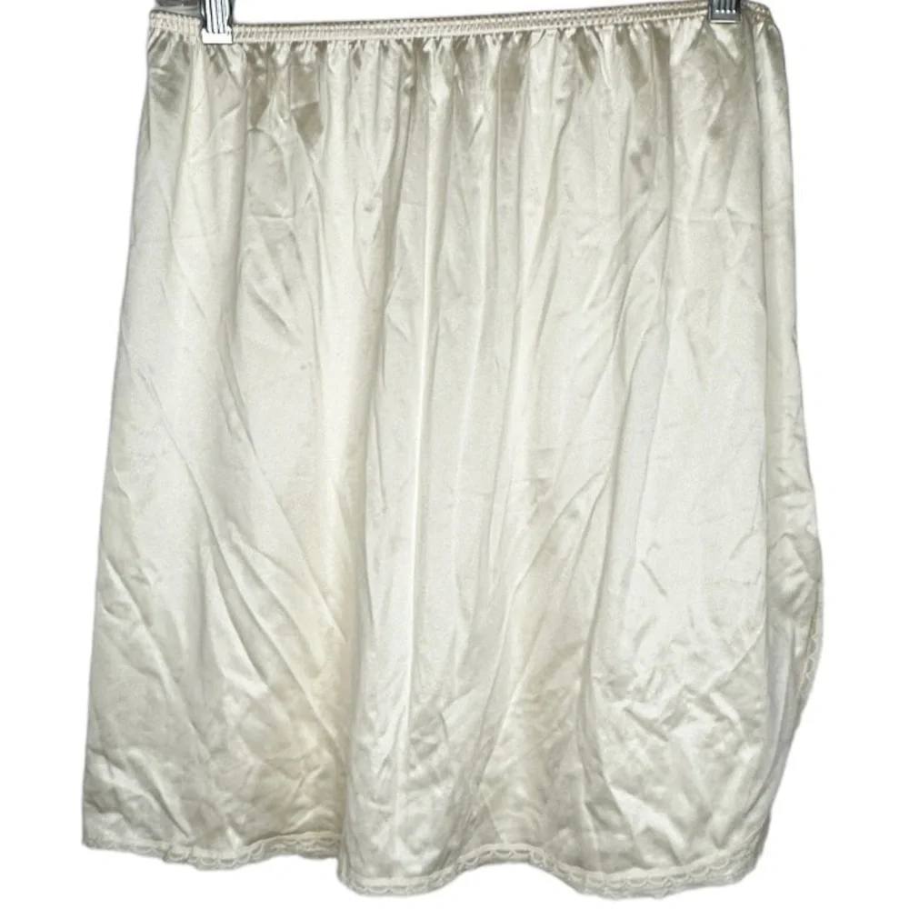 Vintage Vanity Fair Nylon Slip - Picture 1 of 5